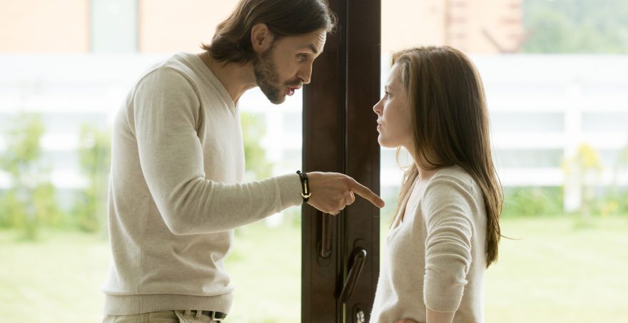 Les épouses doivent-elles être « soumises » à leur mari ? IStock-905222758-1-880x453